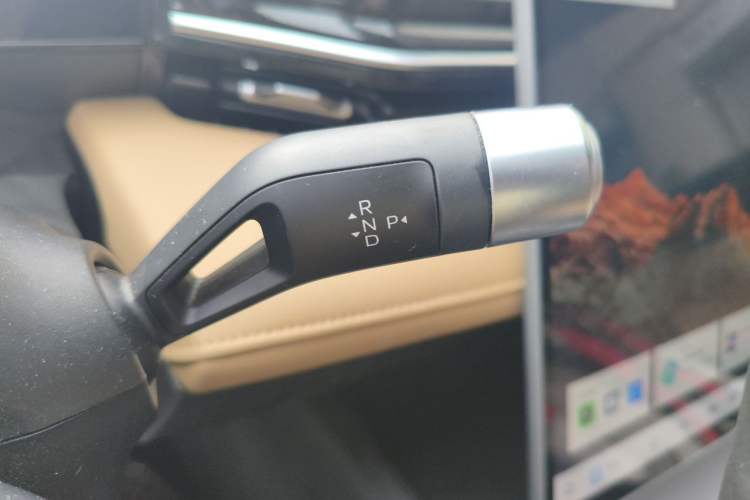 Used Geely Galaxy L6 2023 60km PLUS Gear Lever