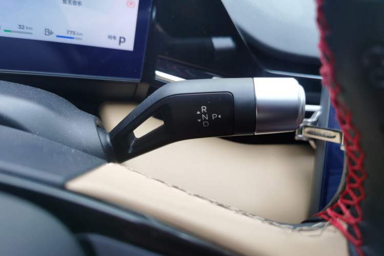 Used Geely Galaxy L6 2023 125km MAX Gear Lever