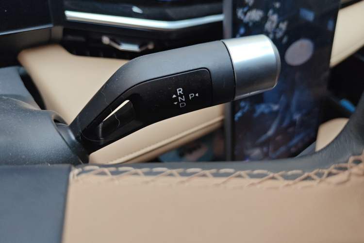 Used Geely Galaxy L6 2023 125km Starship Gear Lever