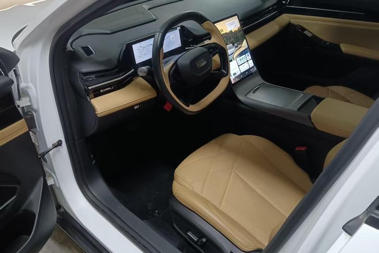 Used Geely Galaxy L6 2023 125km PLUS Interior 1