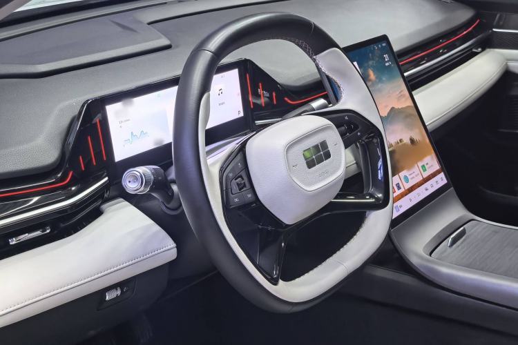 Used Geely Galaxy L6 2023 125km Starship Interior 1
