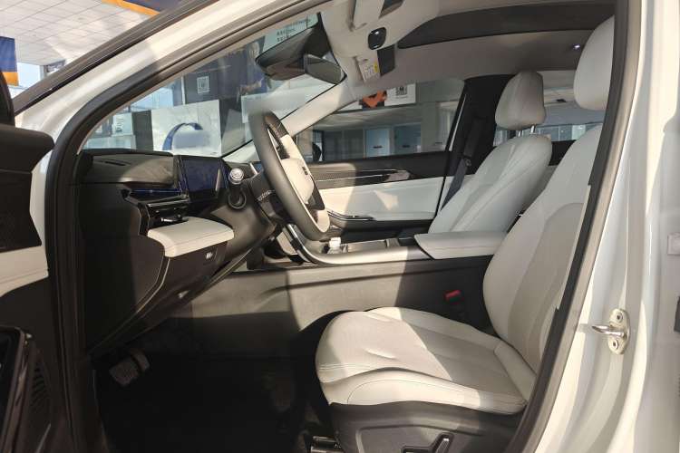 Used Geely Galaxy L6 2023 125km Starship Interior 2