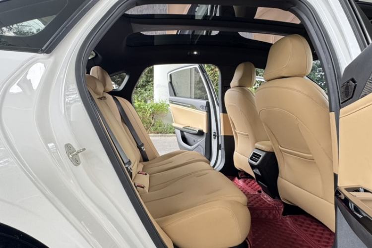 Used Geely Galaxy L6 2023 125km Starship Interior 2
