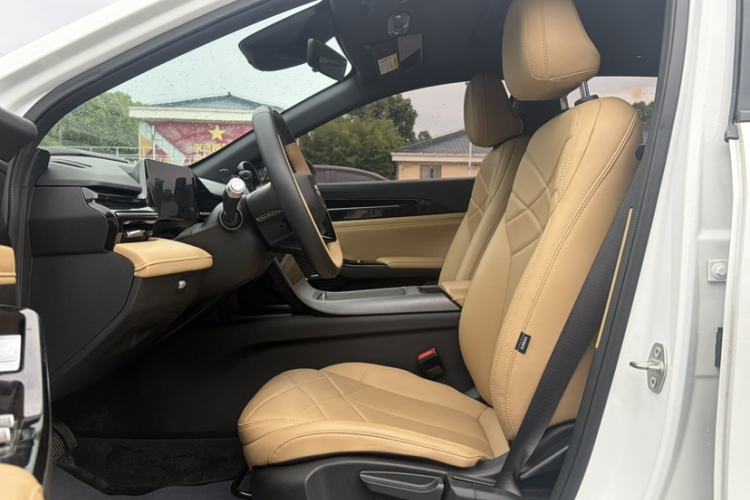 Used Geely Galaxy L6 2023 60km PLUS Interior 2