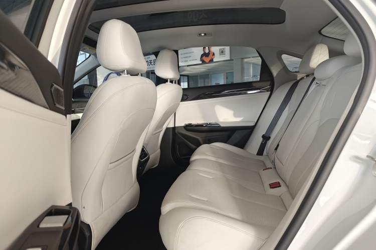 Used Geely Galaxy L6 2023 125km Starship Interior 3