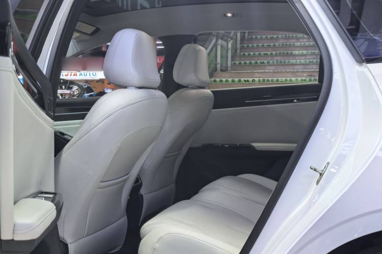 Used Geely Galaxy L6 2023 125km Starship Interior 3