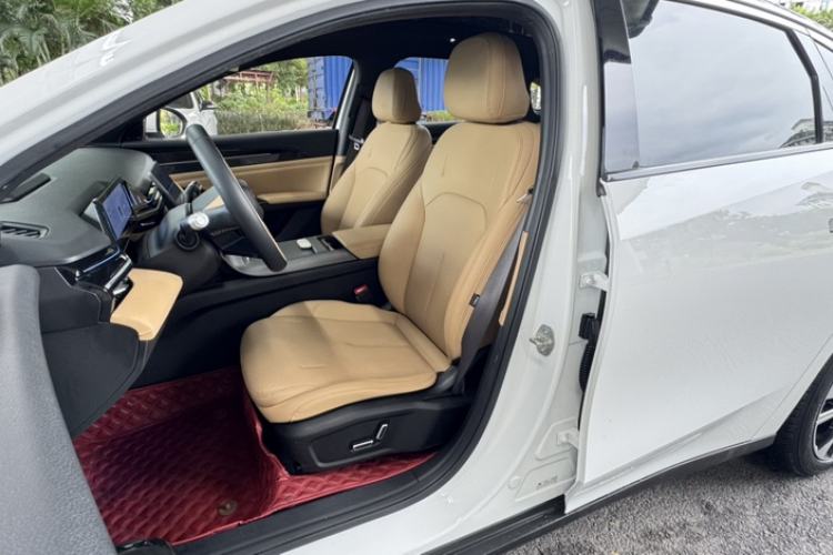 Used Geely Galaxy L6 2023 125km Starship Interior 4