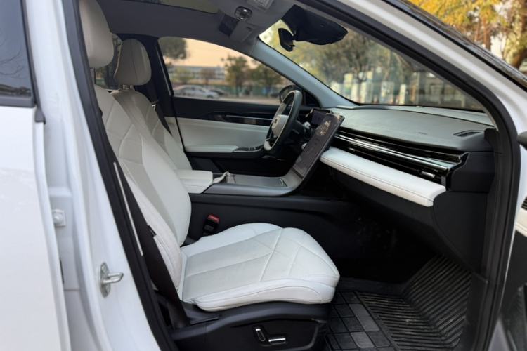 Used Geely Galaxy L6 2023 125km MAX Interior 7