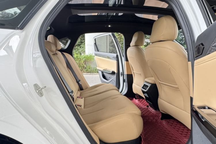 Used Geely Galaxy L6 2023 125km Starship Interior 8