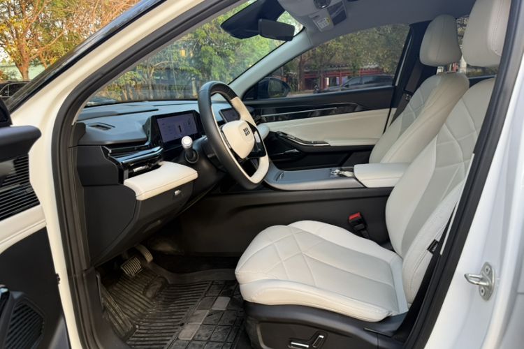 Used Geely Galaxy L6 2023 125km MAX Interior 8