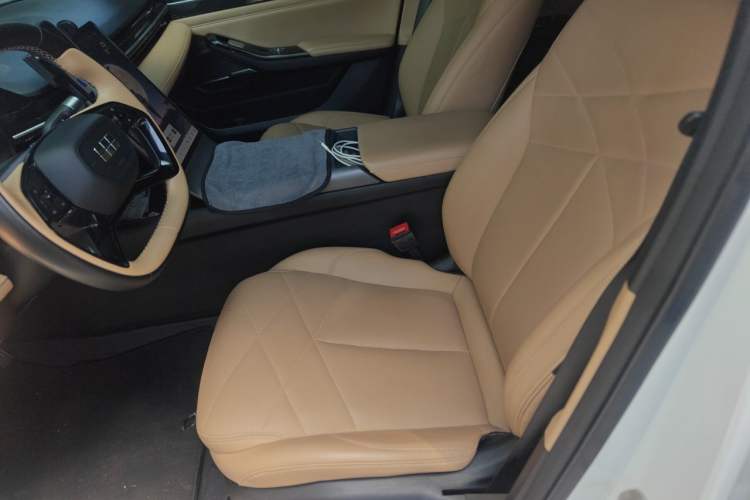 Used Geely Galaxy L6 2023 125km MAX Left Front Seat