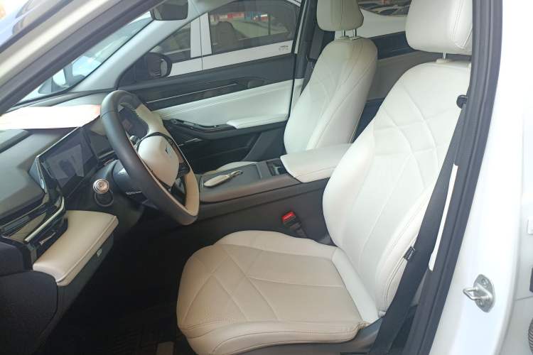 Used Geely Galaxy L6 2023 125km MAX Left Front Seat