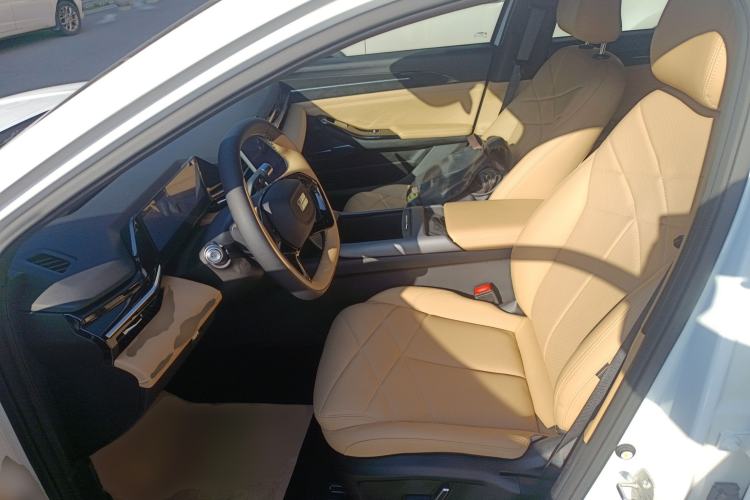 Used Geely Galaxy L6 2023 125km MAX Left Front Seat