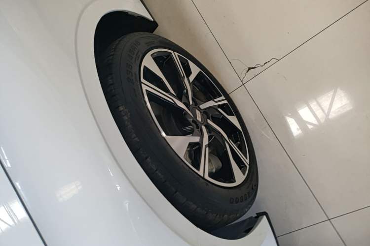 Used Geely Galaxy L6 2023 125km Starship Left Front Wheel Hub
