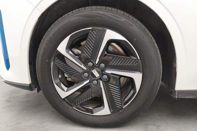 Used Geely Galaxy L6 2023 60km PLUS Left Front Wheel Hub