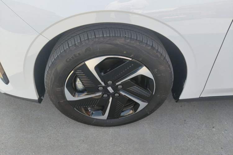 Used Geely Galaxy L6 2023 60km PLUS Left Front Wheel Hub