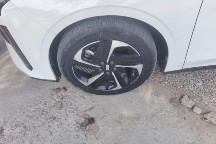 Used Geely Galaxy L6 2023 60km PLUS Left Front Wheel Hub