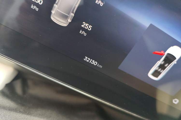 Used Geely Galaxy L6 2023 125km Starship Odometer Close Up