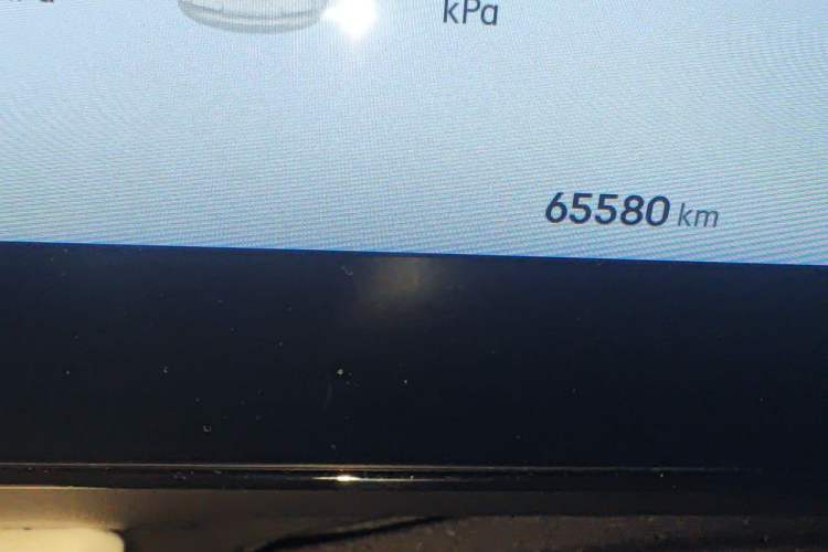 Used Geely Galaxy L6 2023 125km Starship Odometer Close Up