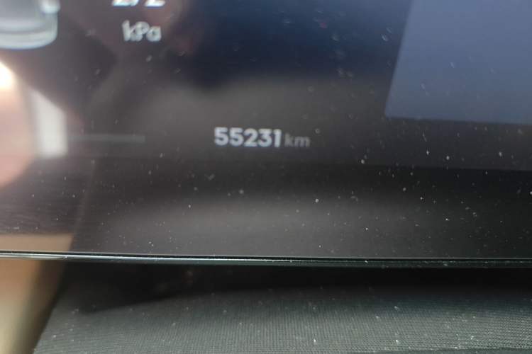 Used Geely Galaxy L6 2023 125km MAX Odometer Close Up