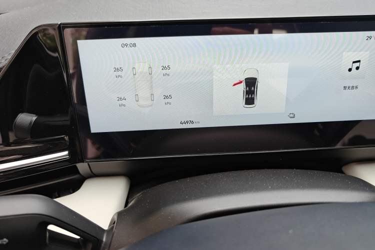 Used Geely Galaxy L6 2023 125km MAX Odometer Close Up