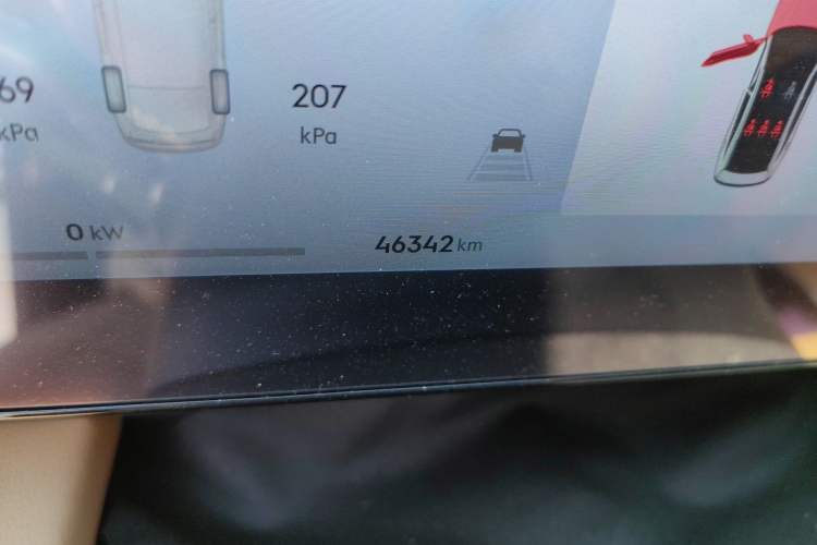Used Geely Galaxy L6 2023 125km Starship Odometer Close Up