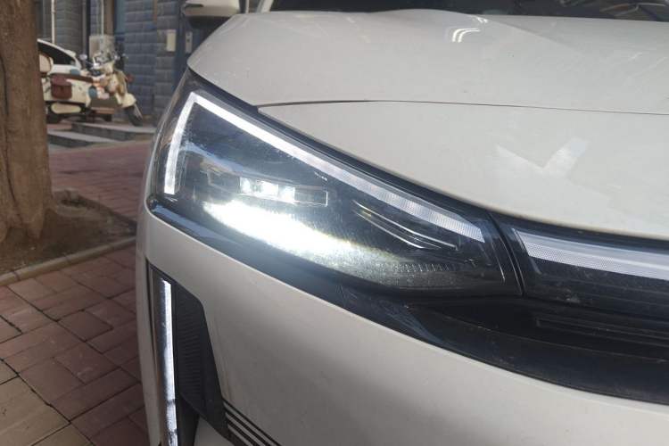 Used Geely Galaxy L6 2023 125km MAX Right Front Headlight