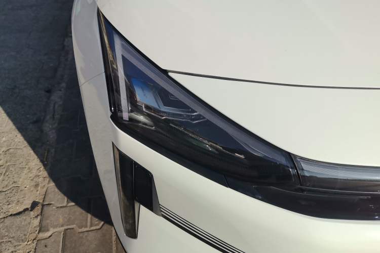 Used Geely Galaxy L6 2023 125km MAX Right Front Headlight