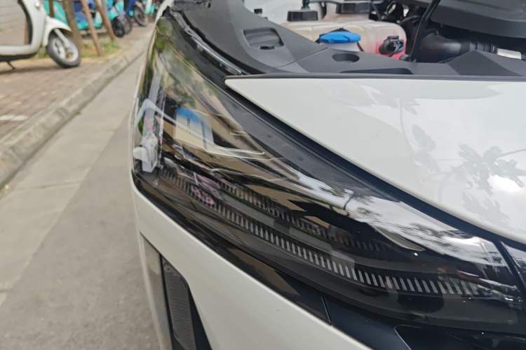 Used Geely Galaxy L6 2023 125km MAX Right Front Headlight