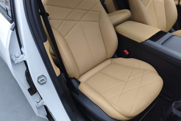 Used Geely Galaxy L6 2023 60km PLUS Right Front Seat