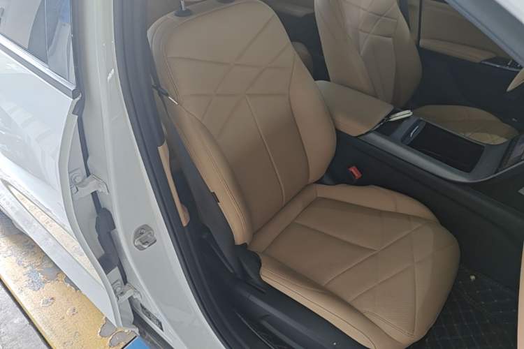 Used Geely Galaxy L6 2023 60km PLUS Right Front Seat