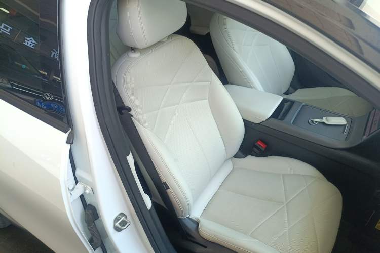 Used Geely Galaxy L6 2023 125km MAX Right Front Seat