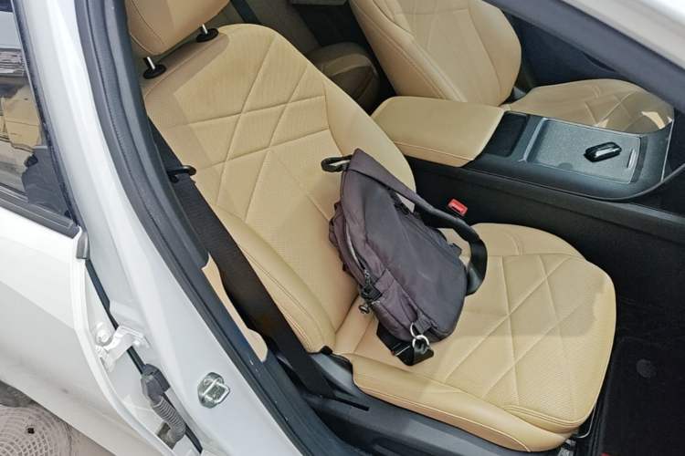 Used Geely Galaxy L6 2023 125km PLUS Right Front Seat