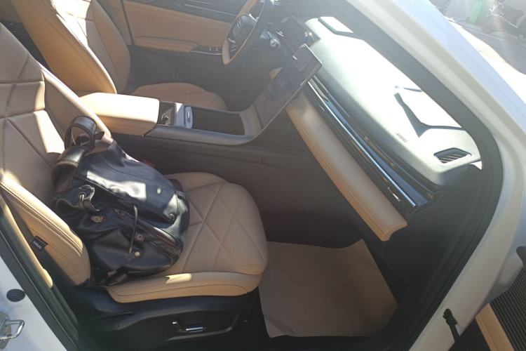 Used Geely Galaxy L6 2023 125km MAX Right Front Seat