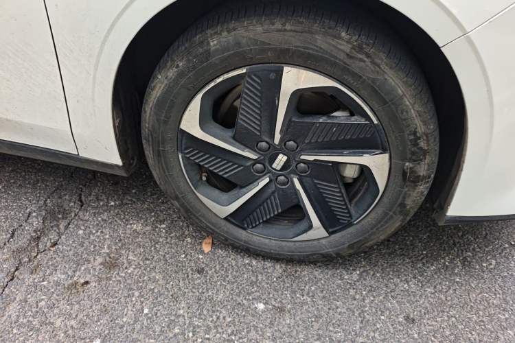 Used Geely Galaxy L6 2023 60km PLUS Right Front Wheel Hub