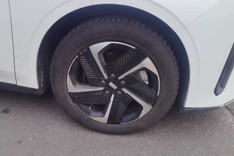 Used Geely Galaxy L6 2023 60km AIR Right Front Wheel Hub