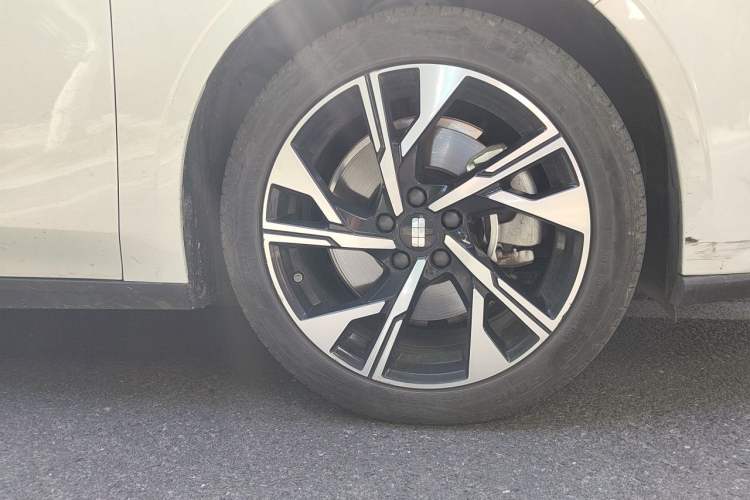 Used Geely Galaxy L6 2023 125km Starship Right Front Wheel Hub