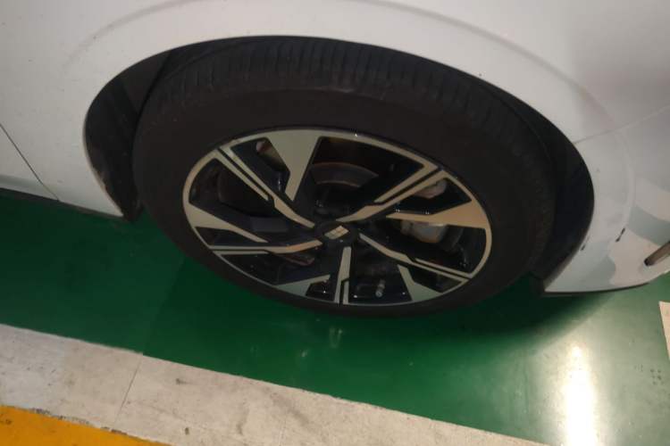 Used Geely Galaxy L6 2023 125km Starship Right Front Wheel Hub