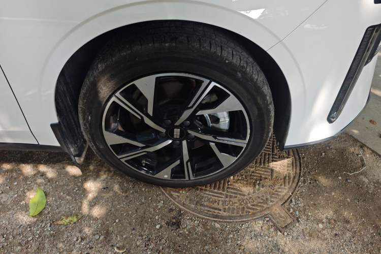 Used Geely Galaxy L6 2023 125km Starship Right Front Wheel Hub