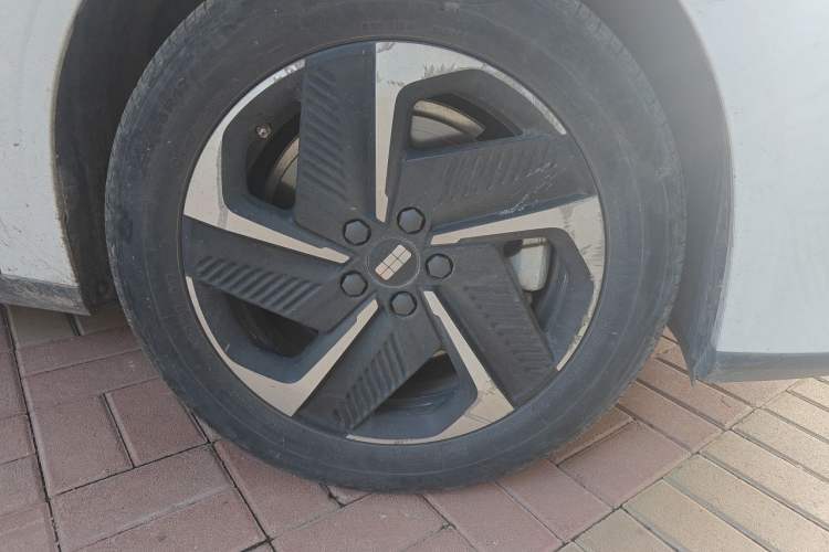 Used Geely Galaxy L6 2023 125km MAX Right Front Wheel Hub