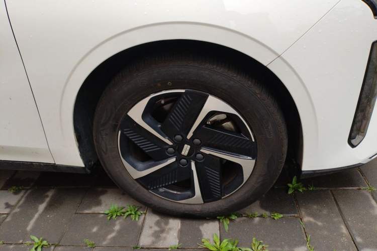 Used Geely Galaxy L6 2023 60km PLUS Right Front Wheel Hub