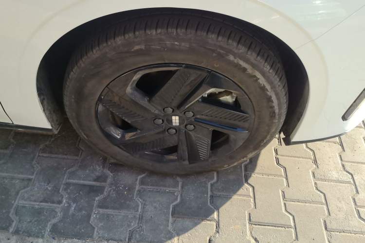 Used Geely Galaxy L6 2023 125km MAX Right Front Wheel Hub