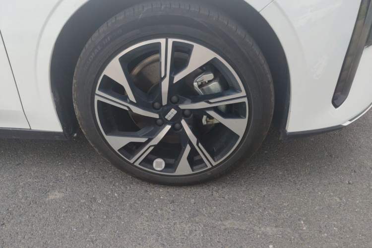 Used Geely Galaxy L6 2023 125km Starship Right Front Wheel Hub