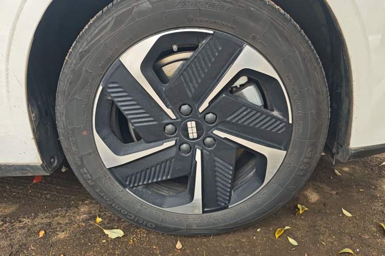 Used Geely Galaxy L6 2023 60km PLUS Right Front Wheel Hub