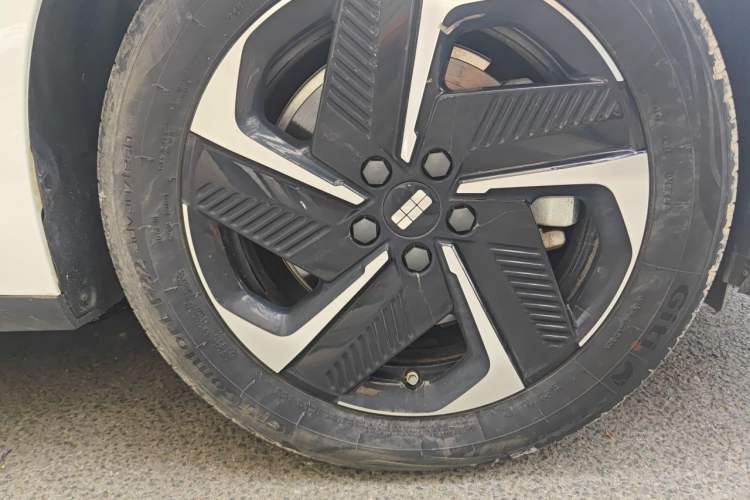 Used Geely Galaxy L6 2023 125km MAX Right Front Wheel Hub