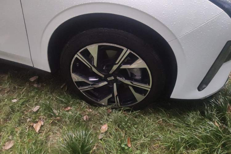 Used Geely Galaxy L6 2023 125km Starship Right Front Wheel Hub