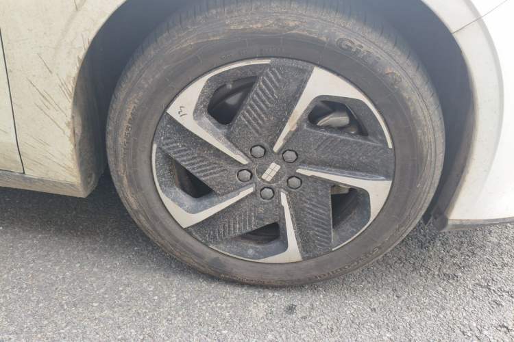 Used Geely Galaxy L6 2023 60km PLUS Right Front Wheel Hub