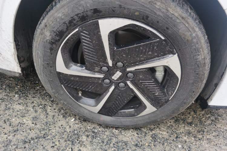 Used Geely Galaxy L6 2023 125km MAX Right Front Wheel Hub