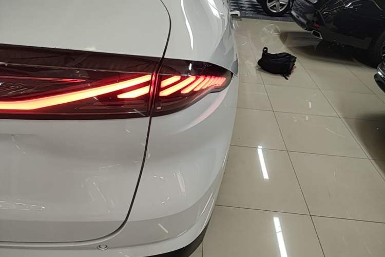 Used Geely Galaxy L6 2023 125km Starship Right Rear Taillight
