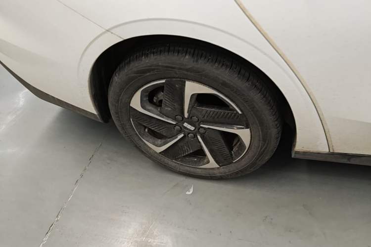 Used Geely Galaxy L6 2023 125km MAX Right Rear Wheel Hub